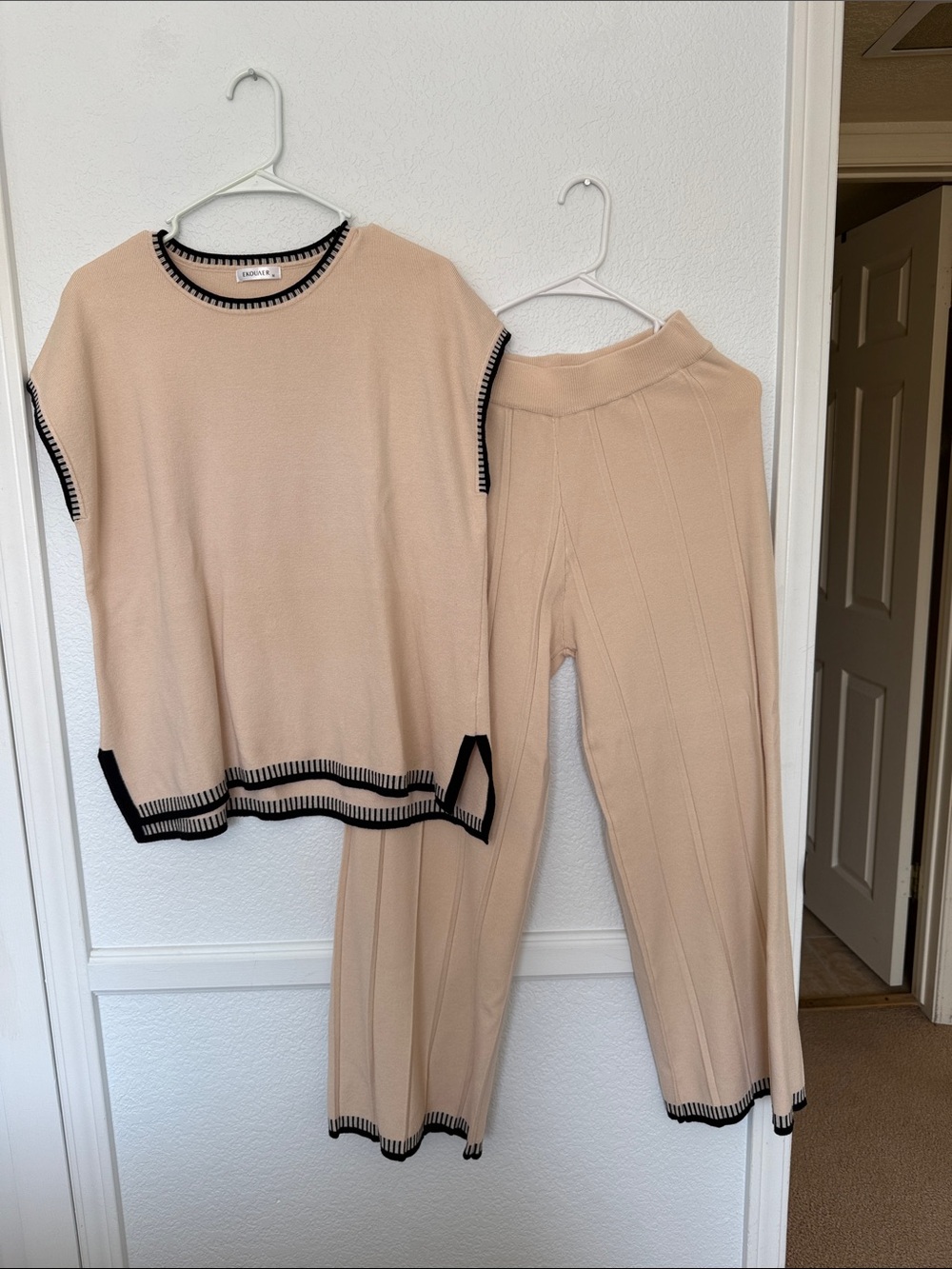 Neutral Beige Wide-Leg Ribbed Knit Pants — Comfort Stretch